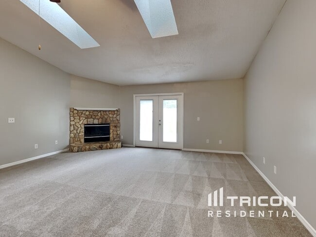 8808 Mountain Lake Dr S in Jacksonville, FL - Building Photo - Building Photo