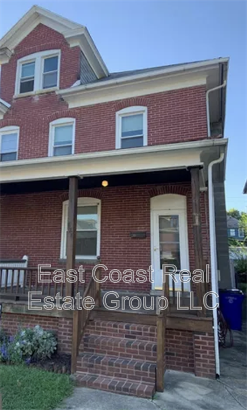 827 Mulberry Ave