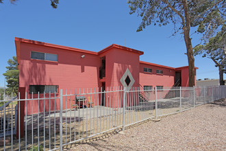 3842 Royal Crest St in Las Vegas, NV - Building Photo - Primary Photo