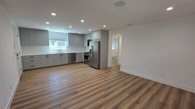 8408 W 4th St, Unit 8408 in Los Angeles, CA - Foto de edificio - Building Photo