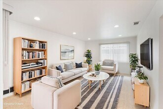 18635 Manhattan Pl in Torrance, CA - Building Photo - Building Photo