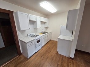 328 N Milwaukee Ave, Unit C in Libertyville, IL - Foto de edificio - Building Photo