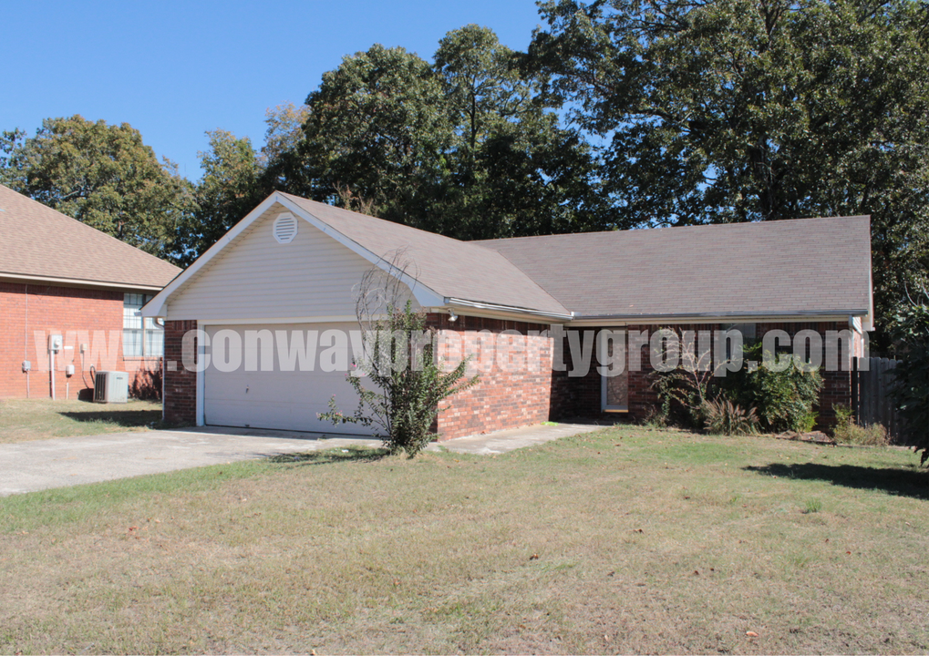 2120 Krystal Kreek Dr in Conway, AR - Building Photo