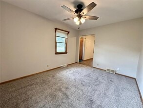 718 E Elm St in Redwood Falls, MN - Building Photo - Building Photo