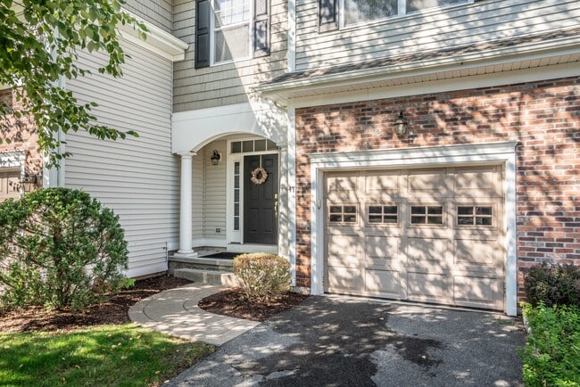 47 Park Pl Cir in West Hartford, CT - Building Photo - Building Photo