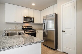 5735 Leon Pl in San Antonio, TX - Foto de edificio - Building Photo