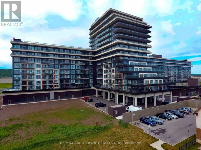 property at 550-550 N Service Rd