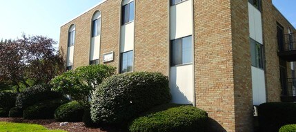 Fairview Manor in Niles, OH - Foto de edificio - Building Photo
