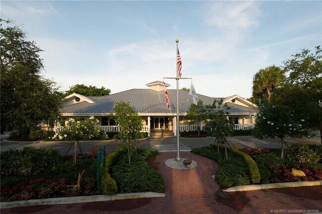 9 Via Lucindia Dr N in Stuart, FL - Building Photo - Building Photo