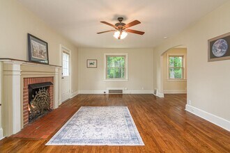 114 Eastwood Ave in Swannanoa, NC - Foto de edificio - Building Photo