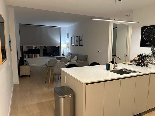 property at 3 Ct Square W