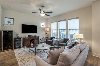 1053 Manacor Ln in Dallas, TX - Building Photo - Building Photo