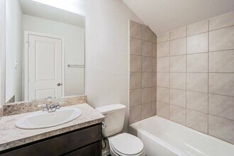 9411 Dogwood Hill in San Antonio, TX - Building Photo - Building Photo
