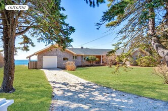 68 Peconic Ave in Shelter Island, NY - Building Photo - Building Photo