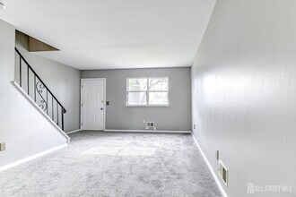 204 Wilton Ave in Middlesex, NJ - Foto de edificio - Building Photo