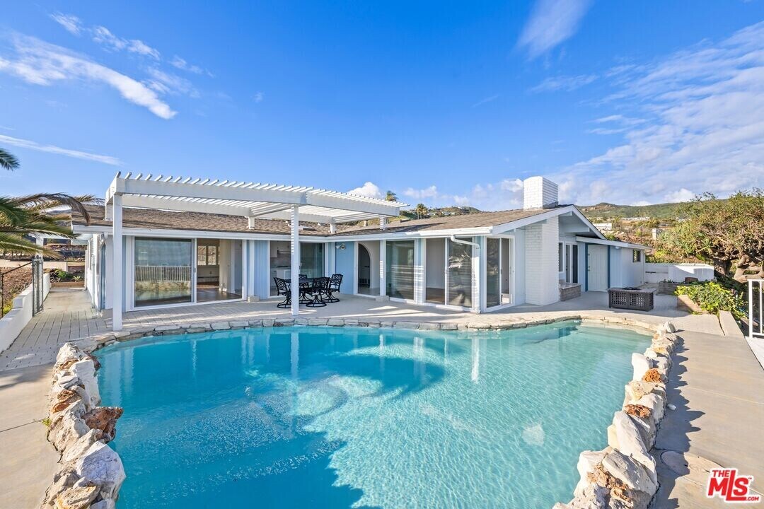 918 Glenhaven Dr in Los Angeles, CA - Building Photo