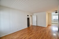 12427 Riverside Dr, Unit 04 in Los Angeles, CA - Building Photo - Building Photo