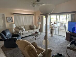 4527 SE 6th Pl in Cape Coral, FL - Foto de edificio - Building Photo