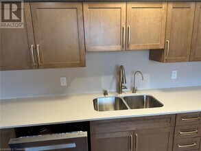 244 Ladyslipper Dr in Waterloo, ON - Building Photo - Building Photo