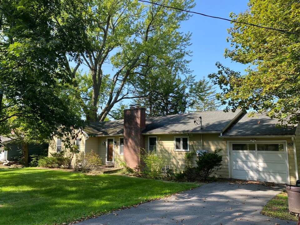 142 Pine Tree Rd, Unit Up in Ithaca, NY - Building Photo