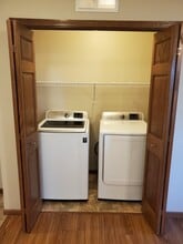 566 Meadow Oak Cir in Fairfax, IA - Building Photo - Building Photo