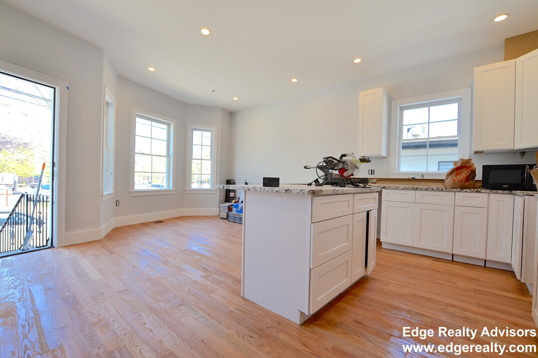 3 Islington Ter, Unit 1 in Boston, MA - Building Photo