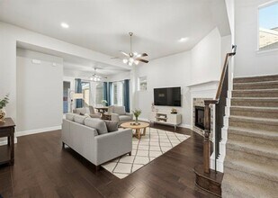 1132 Cemetery Hill Rd in Carrollton, TX - Foto de edificio - Building Photo