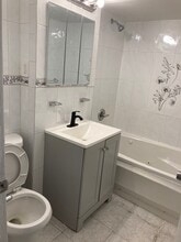 3054 Barker Ave, Unit 2 in Bronx, NY - Foto de edificio - Building Photo