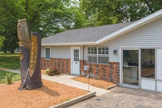 Park Manor Apartments in Berrien Springs, MI - Building Photo - Building Photo