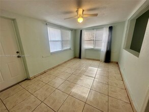 6034 SW 39th St in Miramar, FL - Building Photo - Building Photo