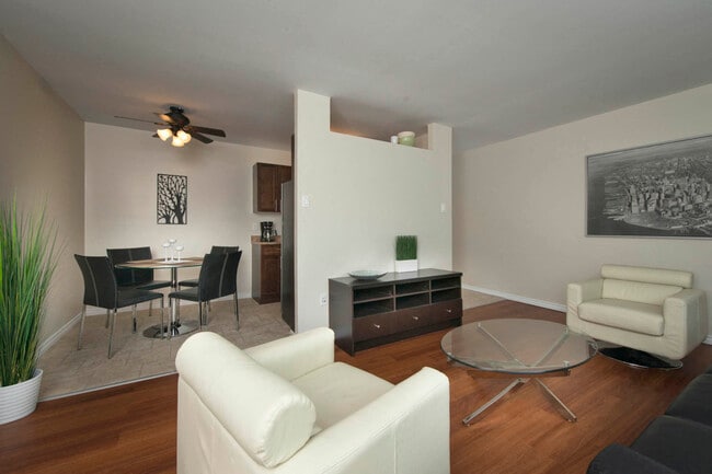 433 Edison Apartment