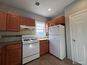 664 Amboy Ave in Woodbridge Township, NJ - Building Photo - Building Photo