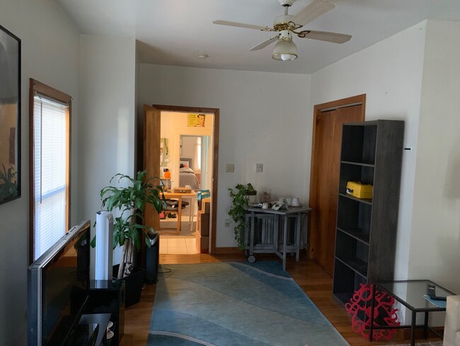 57 7th St, Unit 3 in Cambridge, MA - Foto de edificio - Building Photo