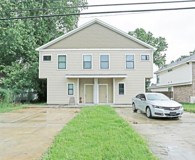 property at 990 Grenshaw St