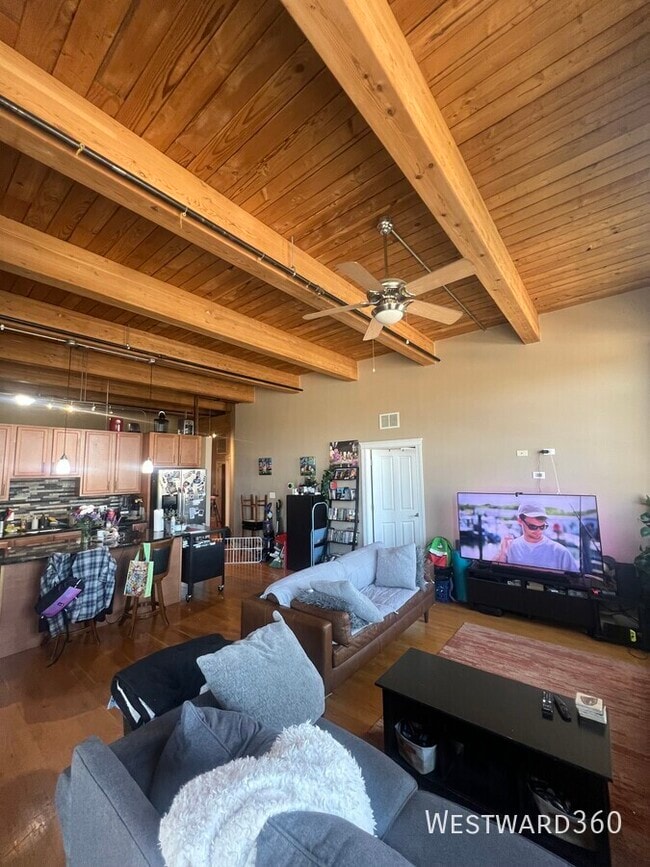 3637 N Spaulding Ave