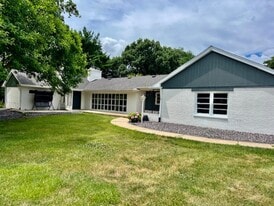 4827 Knoxville Ave in Peoria, IL - Building Photo