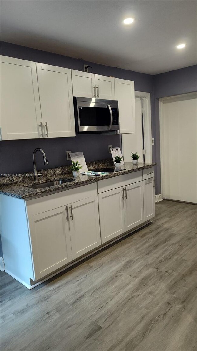 849 W 2nd St in Riviera Beach, FL - Building Photo - Building Photo