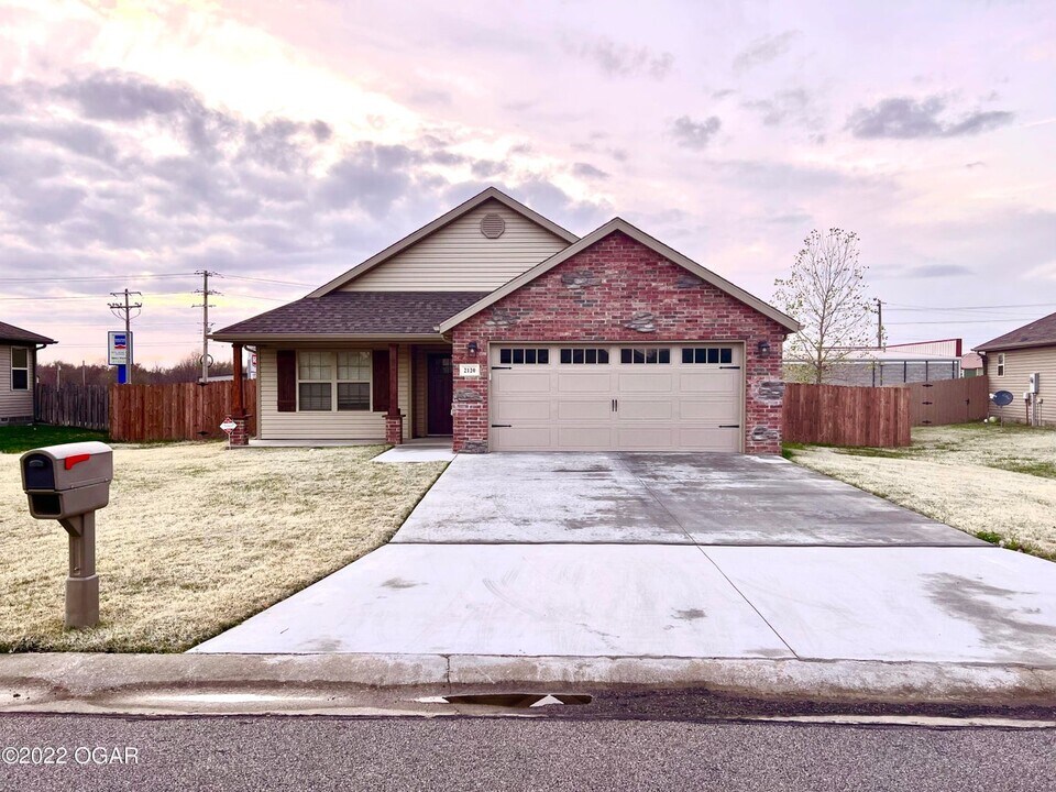 2120 Park Pl in Joplin, MO - Building Photo