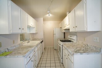 3619 Villa Knolls E Dr in Las Vegas, NV - Building Photo - Building Photo