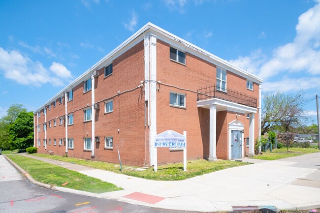 14835 Euclid Ave in East Cleveland, OH - Building Photo - Building Photo