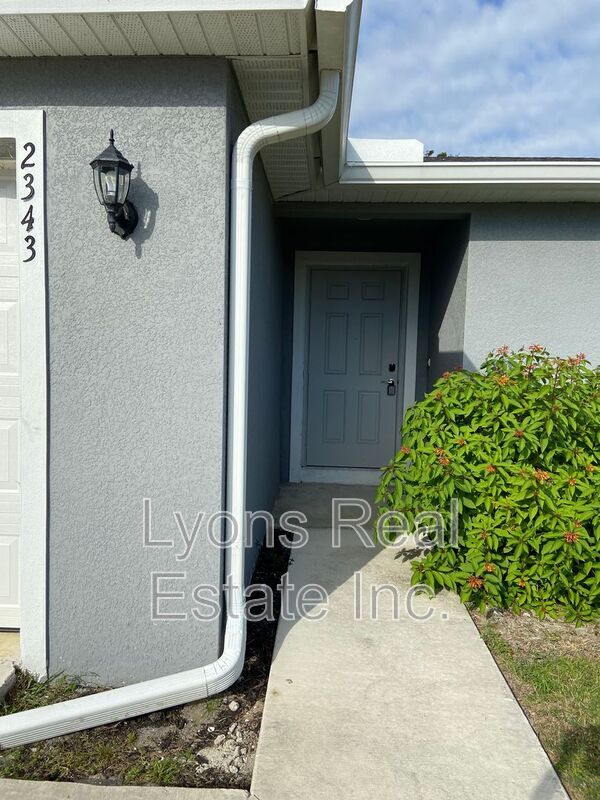 2343 Briarwood St in Port Charlotte, FL - Building Photo - Building Photo
