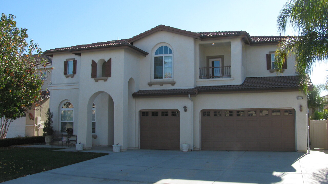 33723 Spring Brook Cir in Temecula, CA - Building Photo