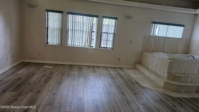 413 Tewksbury Ln NE in Palm Bay, FL - Foto de edificio - Building Photo