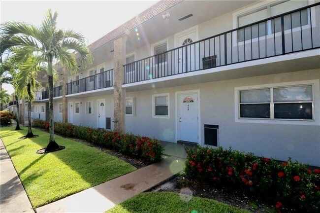 9915 Sandalfoot Blvd in Boca Raton, FL - Building Photo - Building Photo