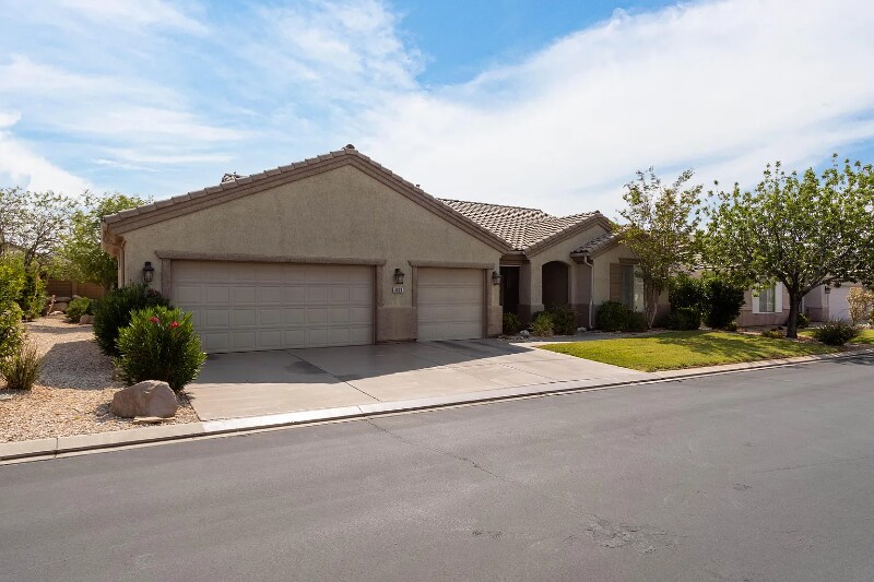 4629 Tranquility Bay Dr in Saint George, UT - Building Photo