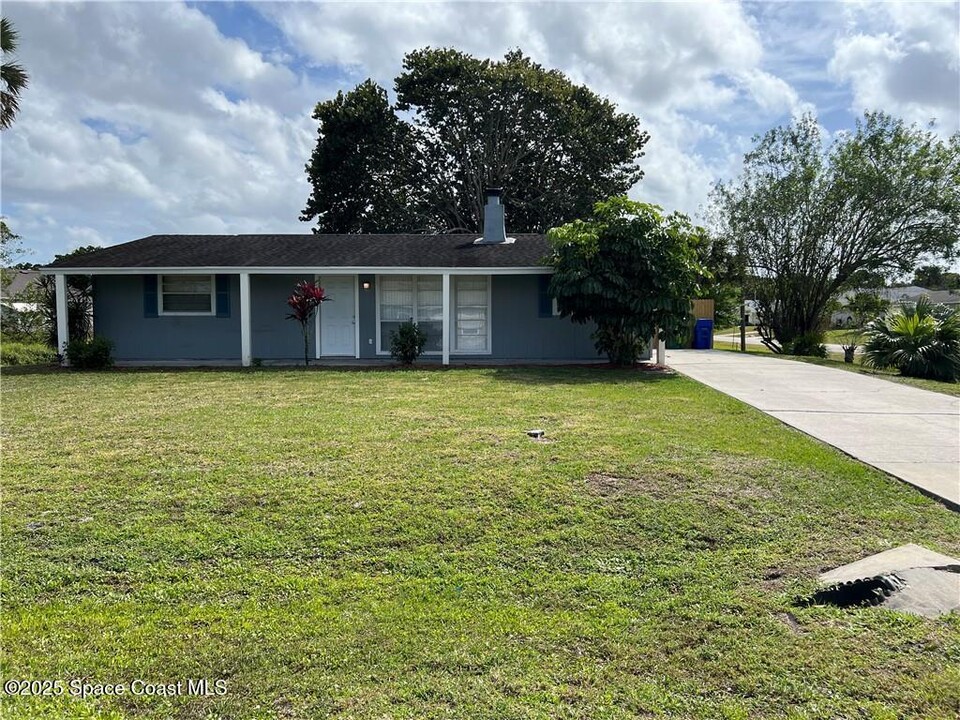 780 Bayfront Terrace in Sebastian, FL - Building Photo