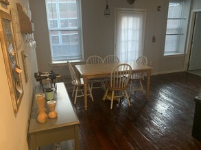 108 Chestnut St in Philadelphia, PA - Building Photo - Building Photo