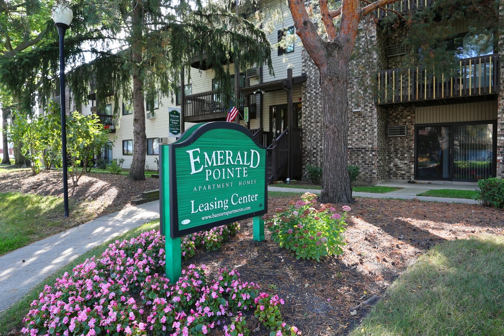 Emerald Pointe Apartments Vernon Hills, IL Apartments