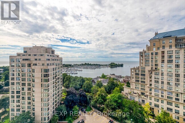 2269 Lake Shore Blvd W in Toronto, ON - Building Photo - Building Photo