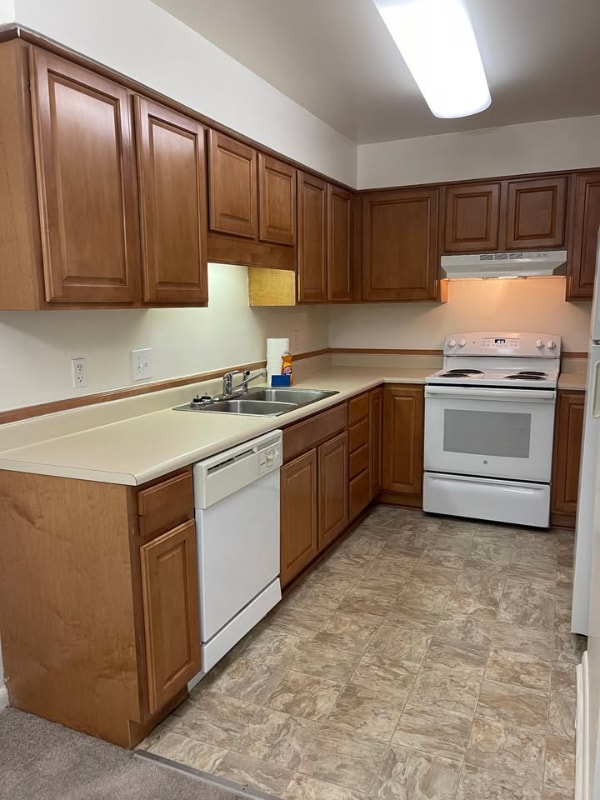 property at 600 Reusens Rd